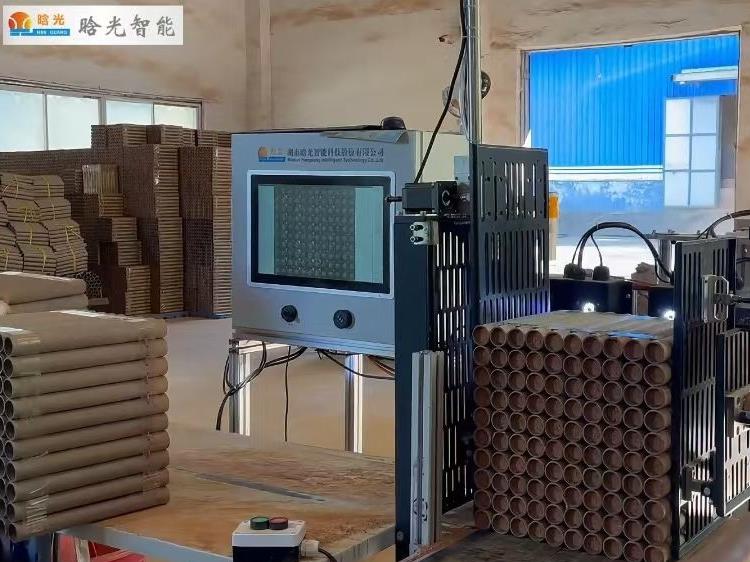 纸管烟花坨智能JIUYOU.COM机器人在利安的应用现场